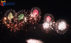 The spectacular light show by tourist boats on the waters of Ha Long Bay officially opens.