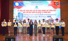 Vietnamese language certificates presented to Lao students