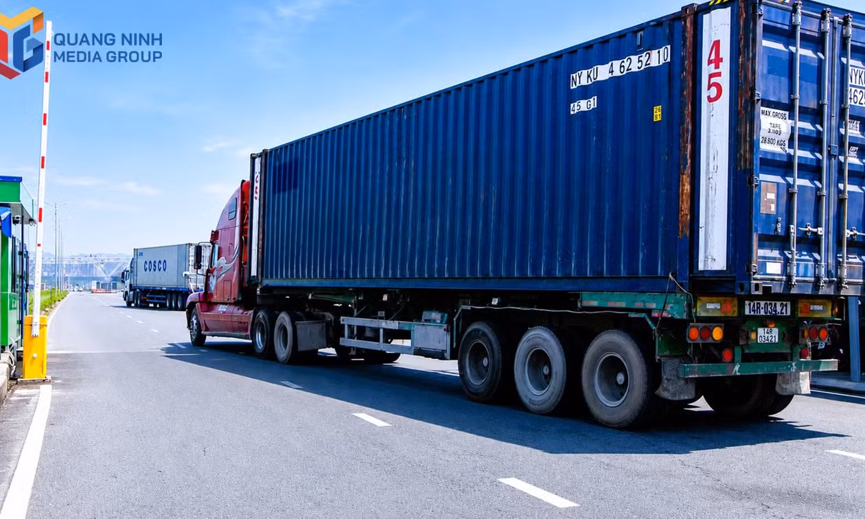 Managing people and vehicles through border gates via digital technology