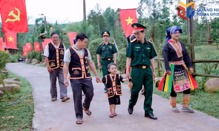 Under the banners of the Party and the Fatherland, officials, party members, and the people of Ky Son march side by side in unity to build an increasingly prosperous and happy homeland.