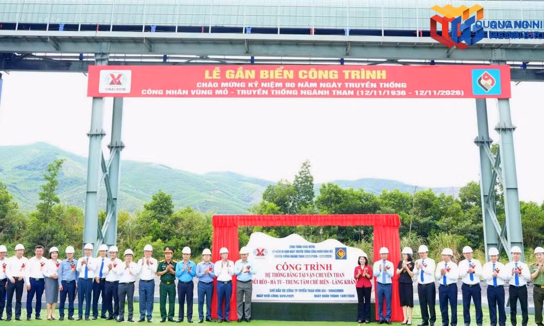 Plaque attached to Hon Gai coal selection conveyor project