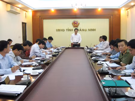 Provincial People's Committee met to discuss about The planned investment promotion Conference in Quang Ninh 2012