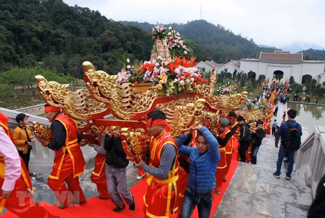 A palanquin procession at the Yen Tu festival in Quang Ninh province