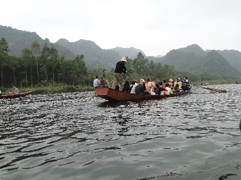 Along Yen stream to Huong Pagoda