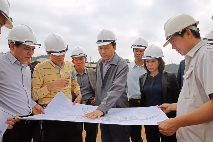 Secretary of Quang Ninh Provincial Party's Committee Nguyen Van Doc asked the investor to intensify supervising the implementation of each components in compliance with the technique and art design approved by the province.