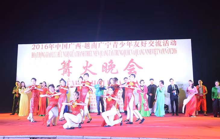 An art performance by Quang Ninh delegates