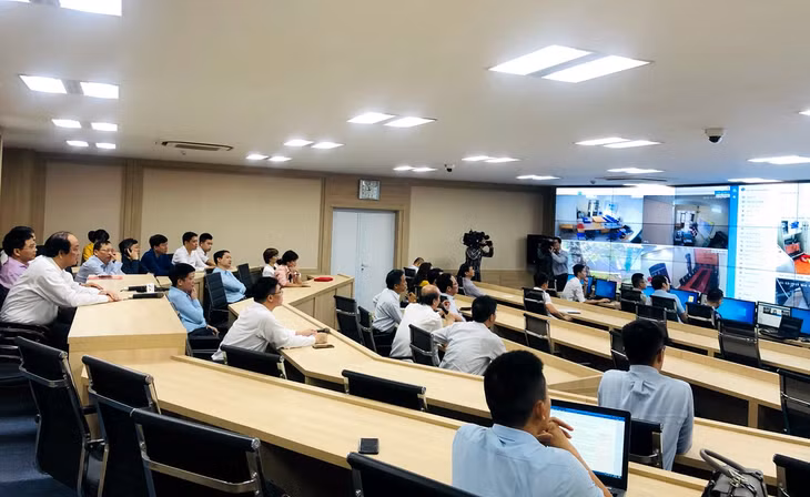 Minister, Chairman of the Office of the Government Mai Tien Dung visited Quang Ninh Smart City Governace Center at the end of 2019