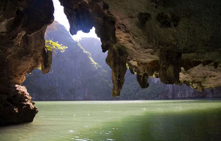 An amazing view fromBa Hang Lagoon after enjoying a trips to Thien Cung Cave and Cap Tao 