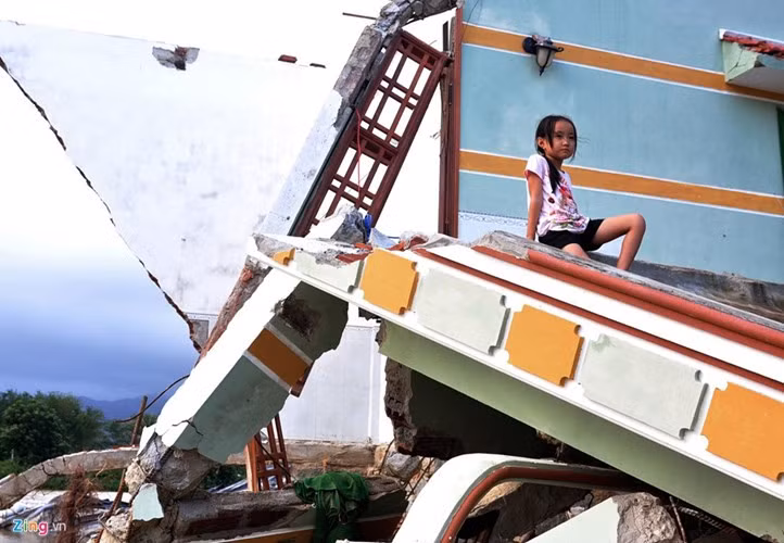 In December 2016 floods from a tropical depression wreak havoc across Binh Dinh, Phu Yen and Khanh Hoa provinces forcing schools and business to shut down, leaving millions without electrical power. 