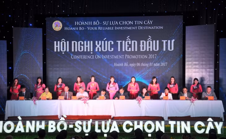 29 key projects in Hoanh Bo district, with total investment capital of VND 5,500 bln, were granted with investment decision, MoUs, and cooperation agreements at the conference.