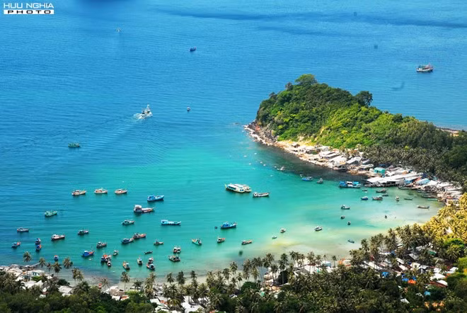  ideal beaches and bays to travel in march hinh 13 Nam Du archipelago is around 83km by sea from Rach Gia City in Kien Giang province.