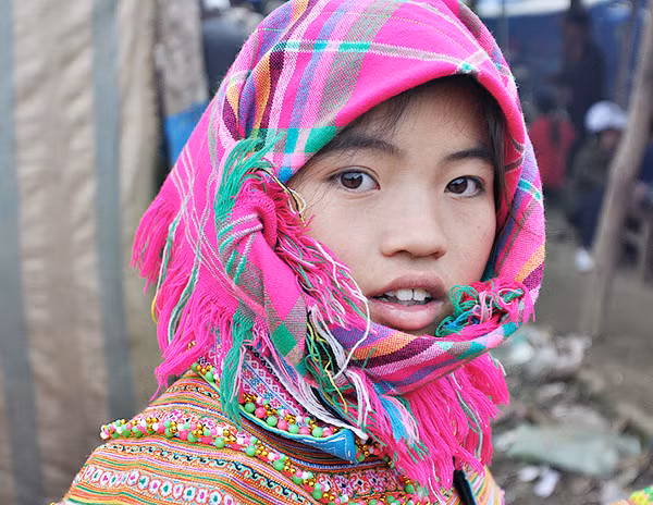  A little girl from Mong Hoa ethnic minority group 