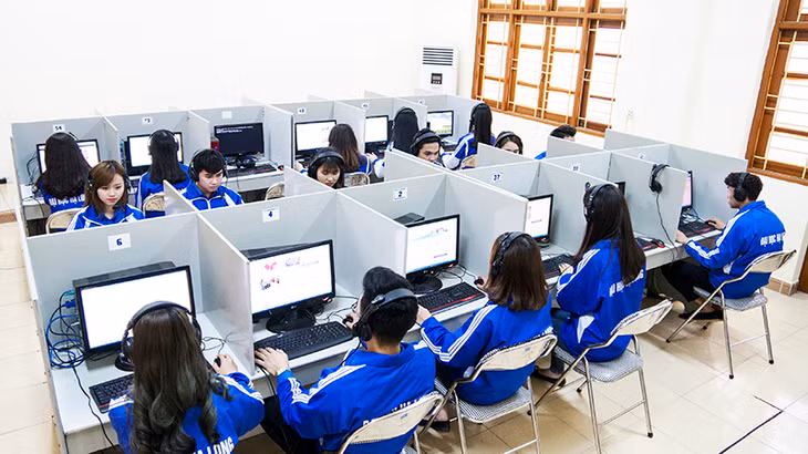 Modern computer room mets students’ demand