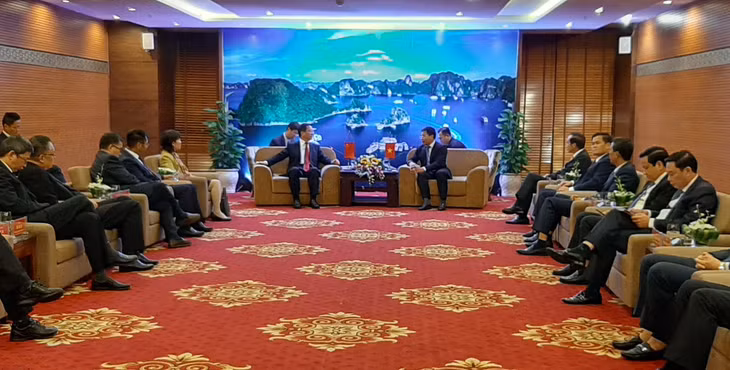 The meeting scenery 