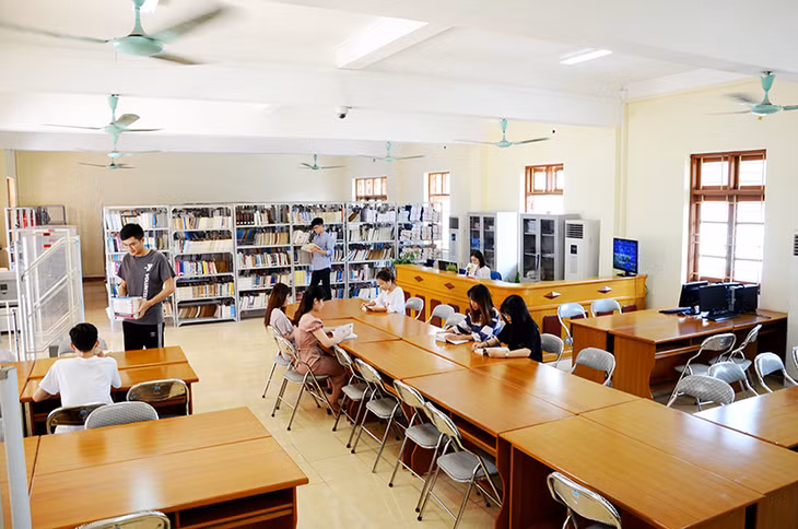 Perfect reading space at the university’s library with the adverse documentary source, including 85,000 books, newspapers, magazines and 1.4 mil. e-books.