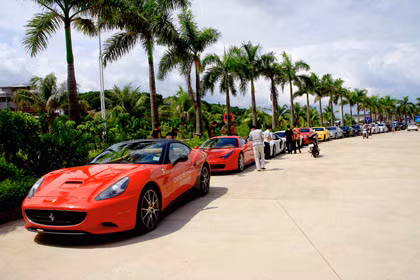 Supercars in Ha Long ảnh 1