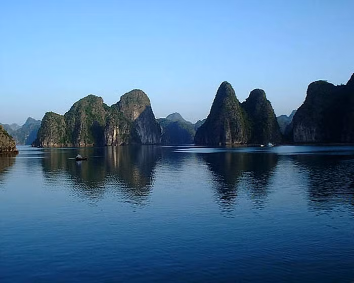 Ha Long through the foreigners’ camera ảnh 6
