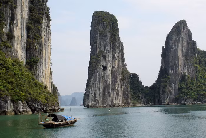 Ha Long through the foreigners’ camera ảnh 4