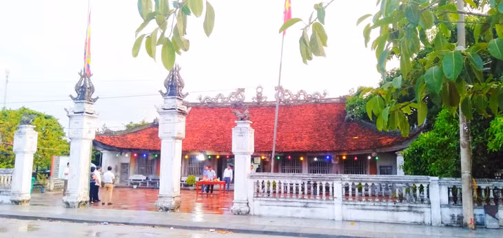 Quan Lan communal house in Van Don district