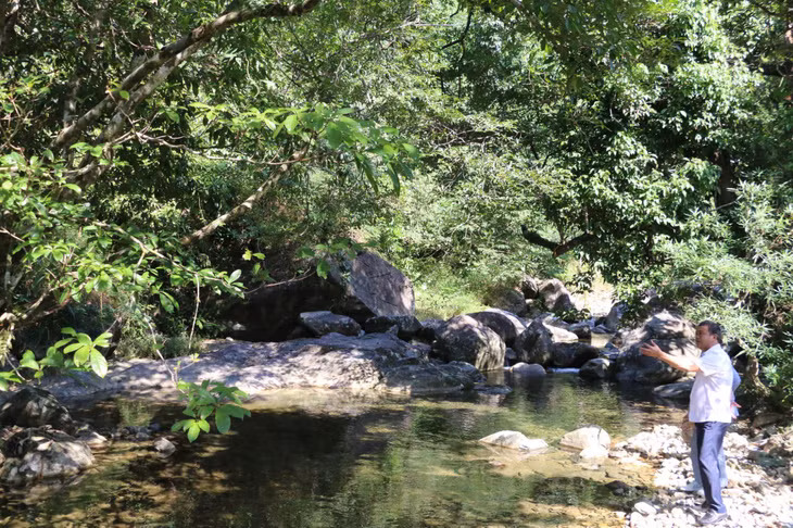 The waterfall still remains pristine and untouched.