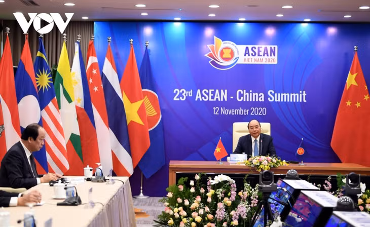 Prime Minister Nguyen Xuan Phuc speaks at the 23rd ASEAN-China Summit.