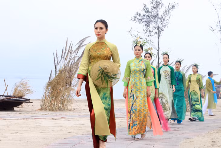 The theme of bamboo trees in Yen Tu.