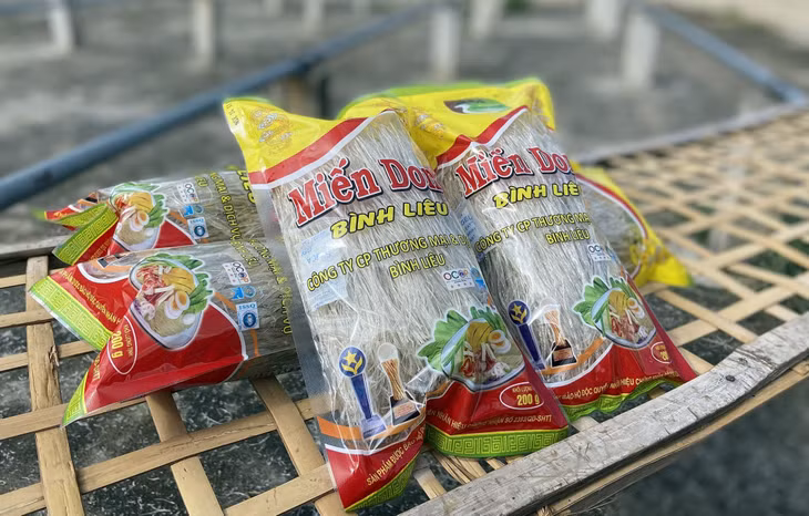 Binh Lieu arrowroot vermicelli has currently been sold in most agricultural food shops and big trade centres in Quang Ninh.