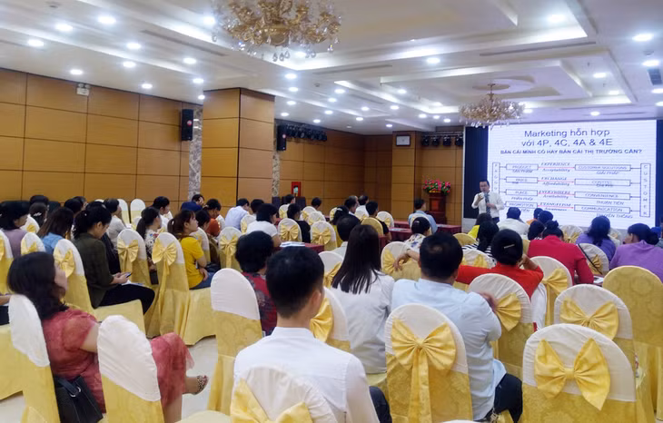 The two-day course aims to provide farmer households, enterprises and cooperatives in Quang Ninh with knowledge and skills to participate in fairs and exhibitions 
