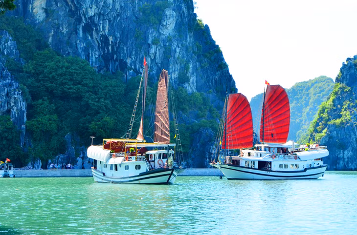 There are a number of red-sail yachts, look like traditional boats on Ha Long Bay, but they are as modern and well-equipped as big cruise ships. 