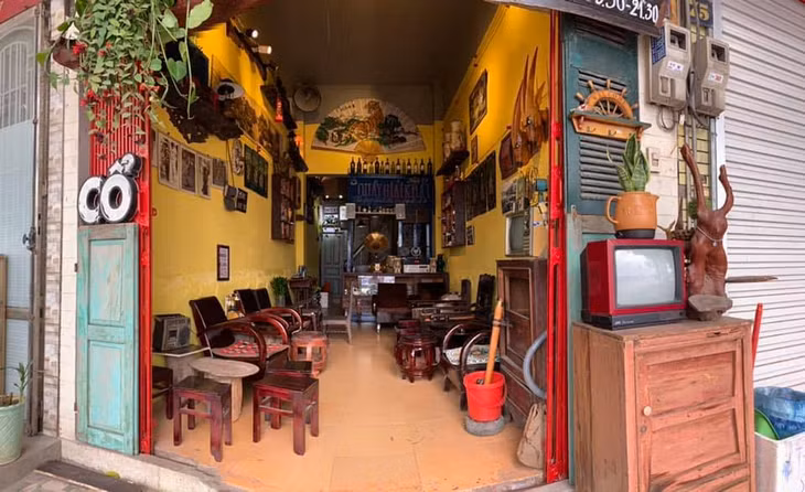 The Old Cafe 73