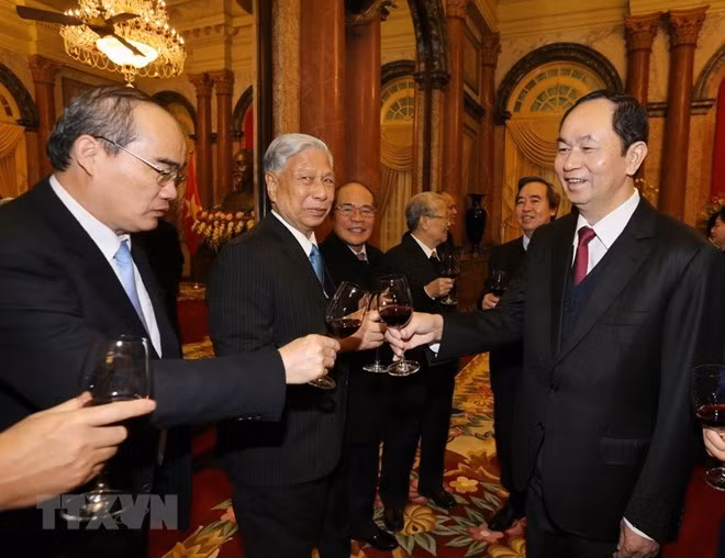 Hosts and guests raised toasts to the success of the nation’s revolutionary cause, the growth of the Party, prosperity of the country and happiness of the people. (Source: VNA)
