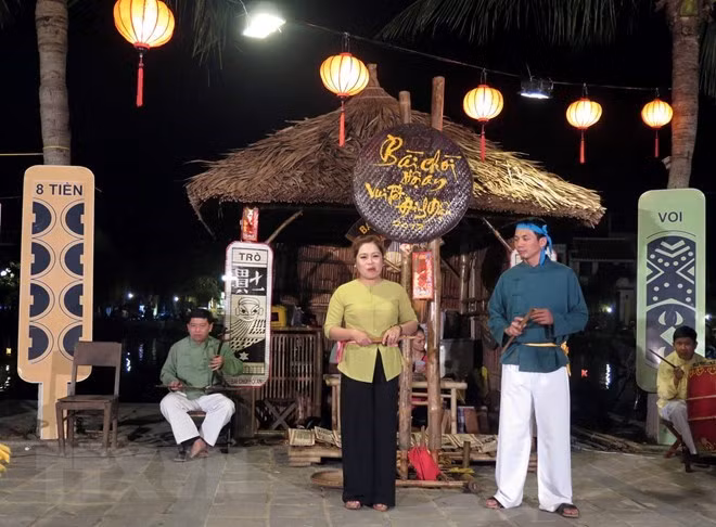 The art of Bai Choi in central Vietnam is a diverse art combining music, poetry, acting, painting and literature (Photo: VNA)