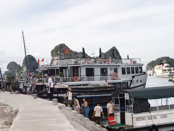 Quang Ninh will receive 10 million tourist arrivals in 2017, of which the amount of the international tourists will be around 4.2 million. Photo: Ha Chi