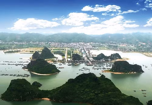 Quang Ninh Province is calling for an investment of VND15 trillion (US$660.8 million) into five projects in the Van Don special administrative-economic zone. — Photo vandoncity.net