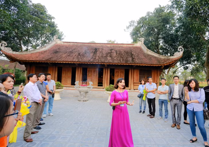 A delegation of Quang Ninh undertook a survey at Nguyen Du Great Poet Relic site (Nov.,2017)