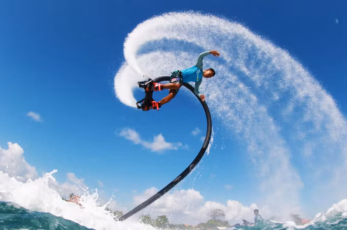 Flyboarding ranks among the top ten most dangerous adventure sports in the world. It is a thrilling experience for adrenaline junkies who enjoy being propelled into the air at high speed with water pressure. It is a new past time in Vietnam with costs ranging from VND800,000 to VND1 million for 15 minute rides, available in Nha Trang.