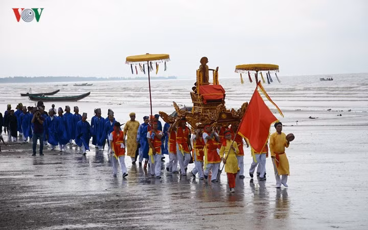  Tra Co Festival is one of 4 unique traditional activities of Mong Cai City in response to National Tourism Year 2018 Ha Long-Quang Ninh.