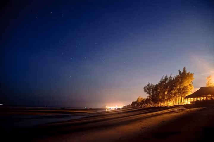  Cua Dai is the most beautiful beach in Quang Nam Province. It has a quiet beauty, suitable for people who want to escape noisy urban life.