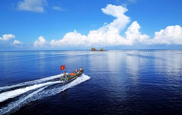 'Den voi Truong Sa' (Coming to Truong Sa) by Ha Huu Duc (Source: the organization board)