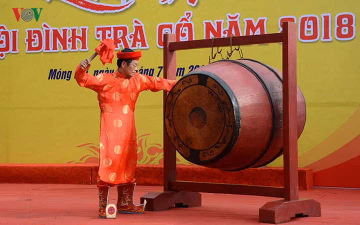  Local people in Tra Co Ward built a communal house more than 600 years ago to worship their ancestors. Tra Co Communal House Festival aims to commemorate and express gratitude to the ancestors for establishing Tra Co. The festival will last for five days.