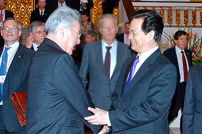 Prime Minister Nguyen Tan Dung (R) and Austrian President Heinz Fischer, Hanoi, May 29, 2012 - Photo: VGP/Nhat Bac