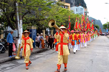 The festival opened with a palanquin procession 