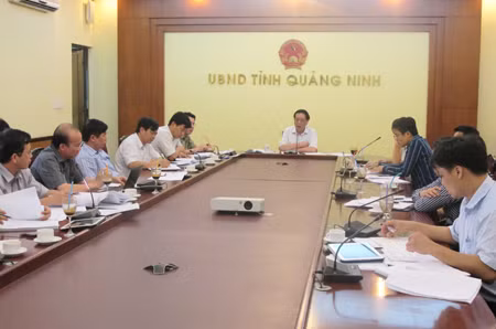 The Vice Chairman Do Thong chaired the meeting