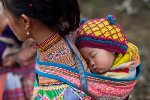 Hmong Woman and Child, Cao Son