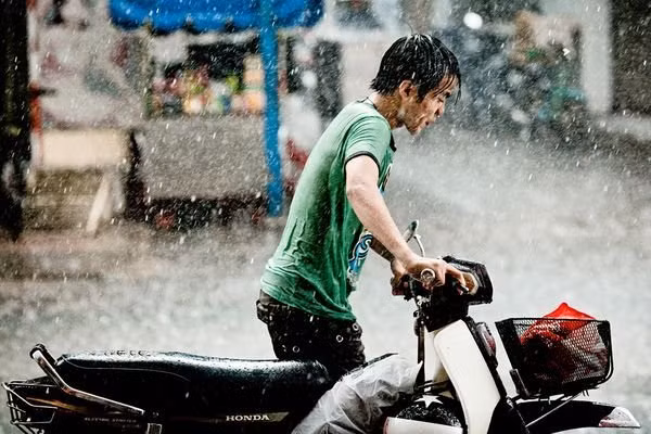 Man in Rain, Ho Chi Minh City
