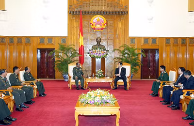 Prime Minister Nguyen Tan Dung receives the Commander-in-Chief of the Royal Cambodian Armed Forces, Pol Saroun, Hanoi, May 21, 2012 – Photo: VGP