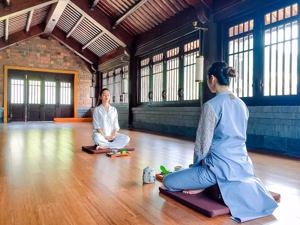 Meditation practice in Yen Tu Legacy.