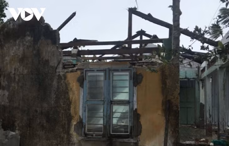 Strong winds blow off roof of a house in Quang Ngai province.