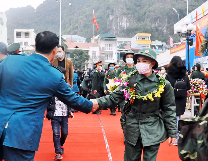 Young people in Ha Long city joined the army.