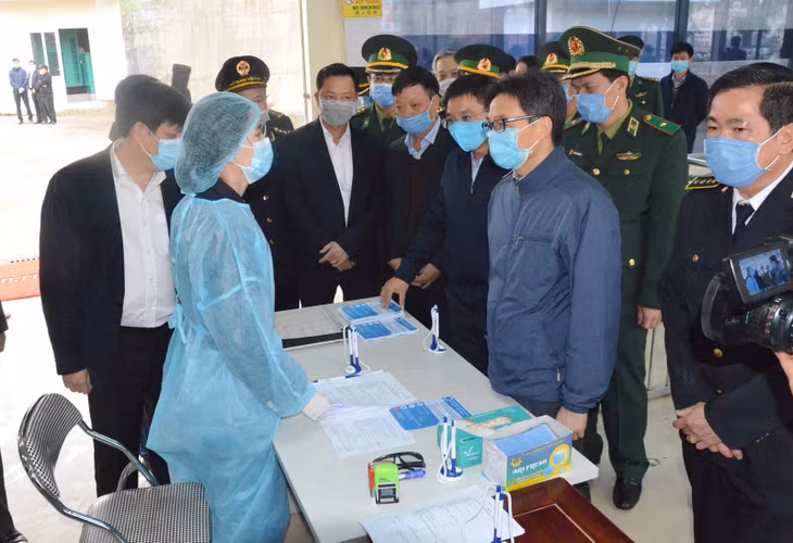 Deputy PM checked disease prevention and control at Mong Cai International Border Gate